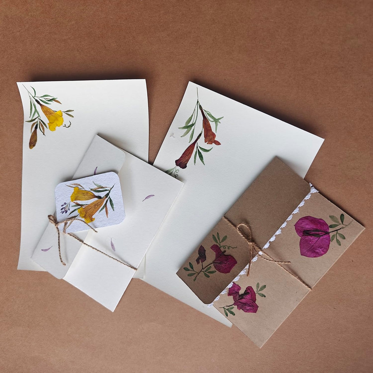 Pressed flower letter paper pack of 4 with brown and white kraft envelopes